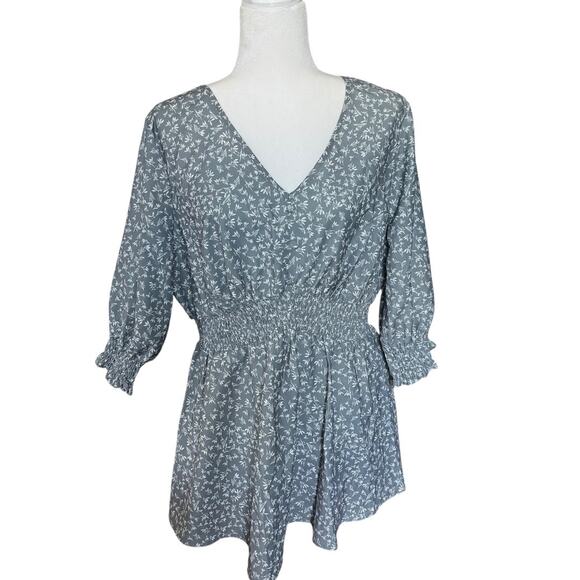 BloomChic 1X Blue Floral V-Neck Tunic Top Smocked Waist 3/4 Sleeve US 14–16 - Picture 1 of 8